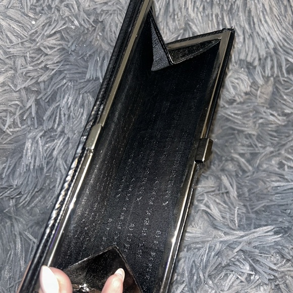 RARE Burberry Kiss Lock Wallet - Picture 5 of 7